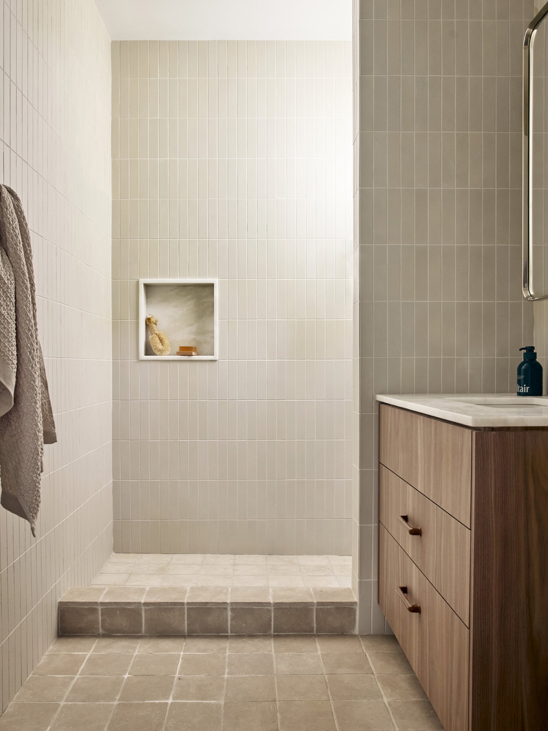 Tiled bathroom at 44 Garfield Place